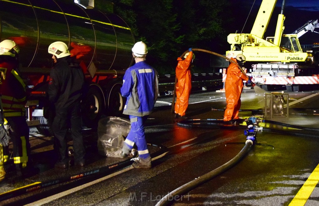 VU Gefahrgut LKW umgestuerzt A 4 Rich Koeln Hoehe AS Gummersbach P692.JPG - Miklos Laubert